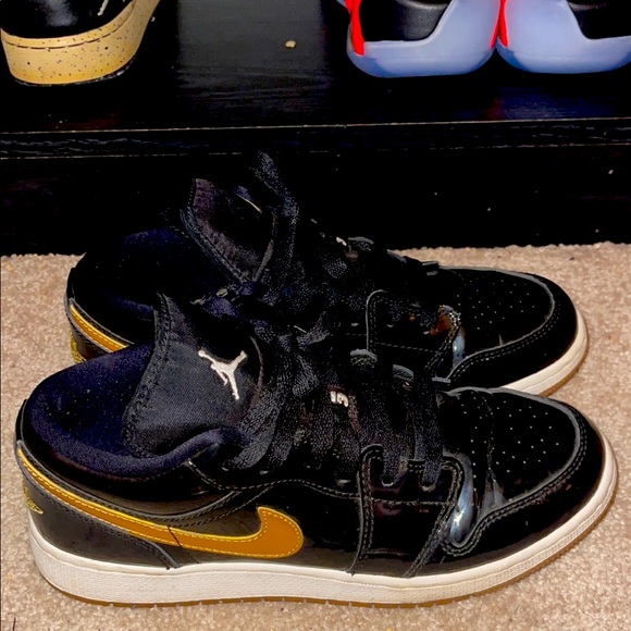 Black and Gold Jordan’s - Picture 2 of 3